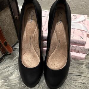 Clarks Women's Black Pumps